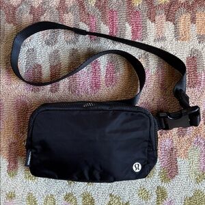 🍦HOST PICK🍦Lululemon Everywhere Belt Bag New (with no tag) Black